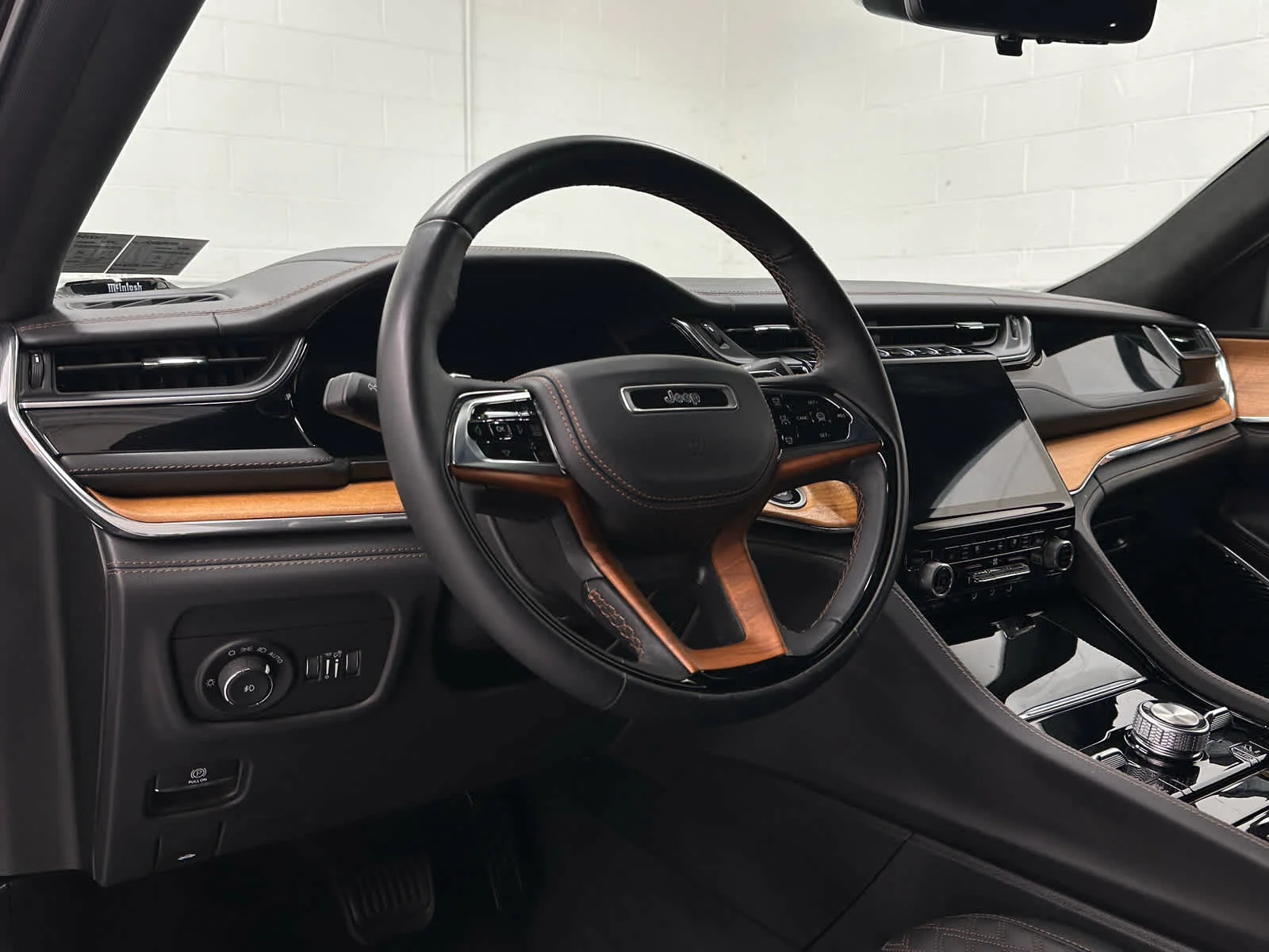 Used 2023 Midnight Sky Jeep Summit Reserve image 10