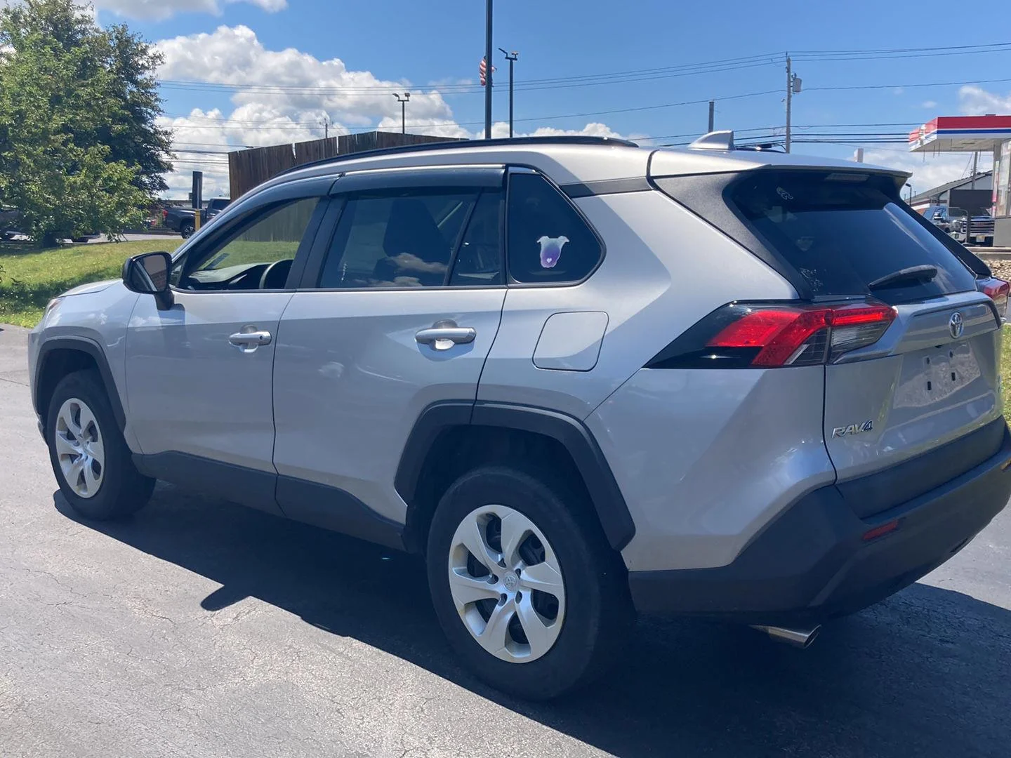 Used 2019 Gy Toyota LE image 5
