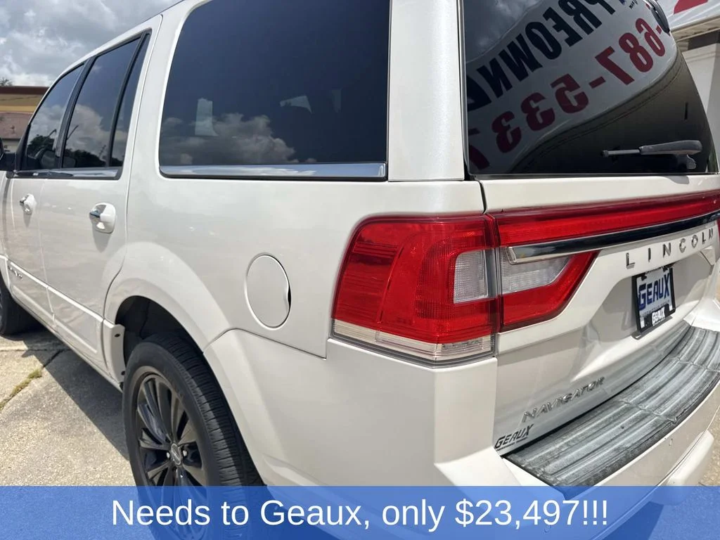 Used 2017 White Lincoln Select image 19