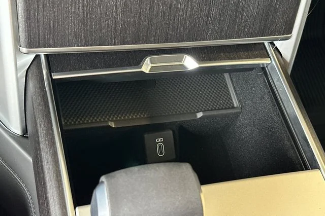 New 2026 Santorini Black Land Rover SE image 19