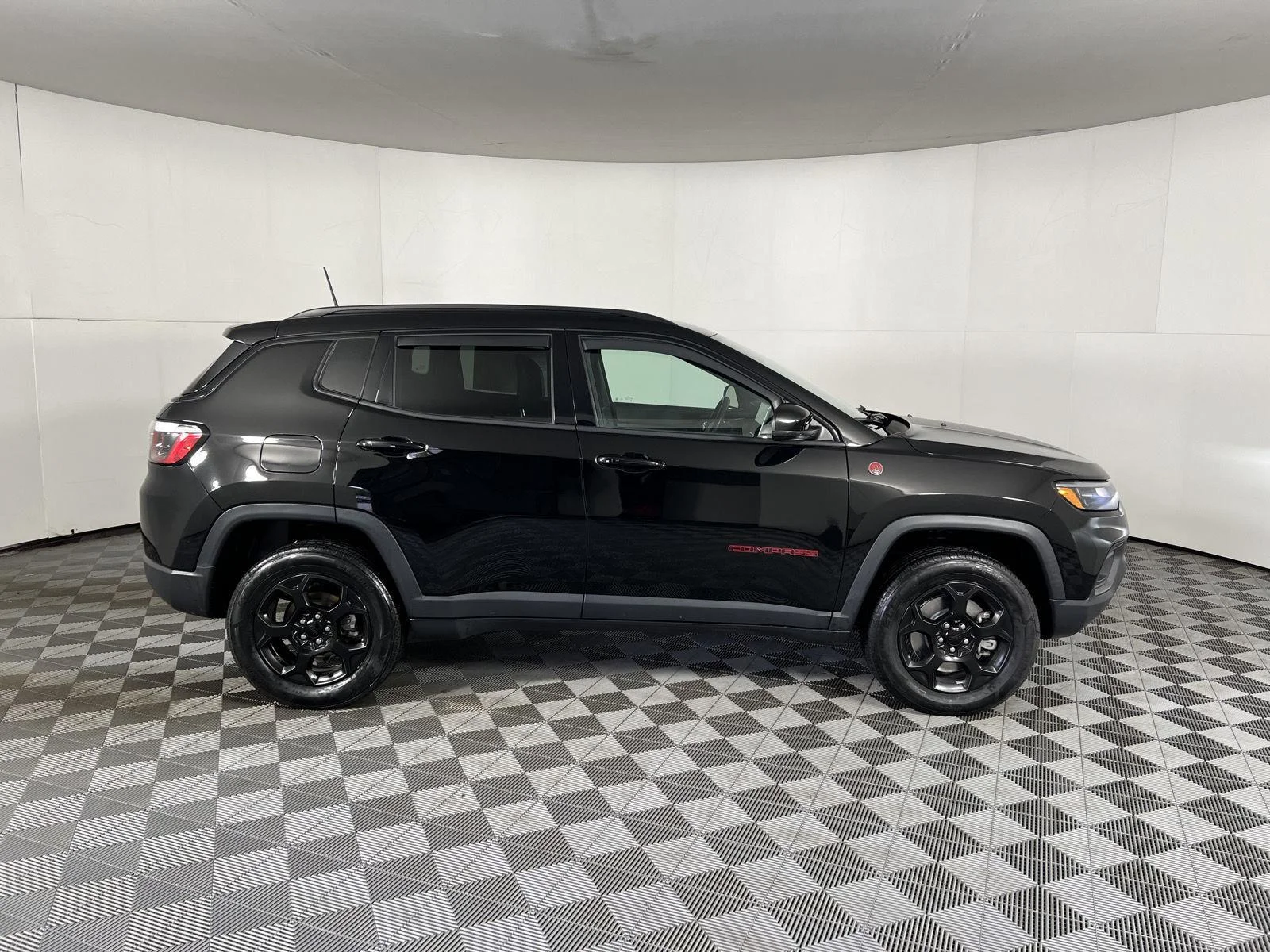 Used 2023 Diamond Black Crystal Pearlcoat Jeep Trailhawk image 22