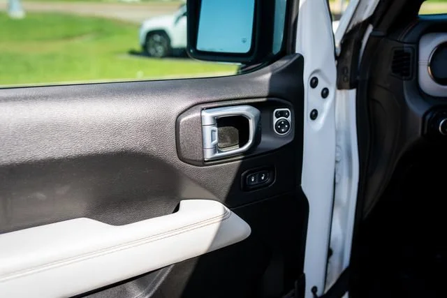 Used 2022 Bright White Clearcoat Jeep High Altitude image 27