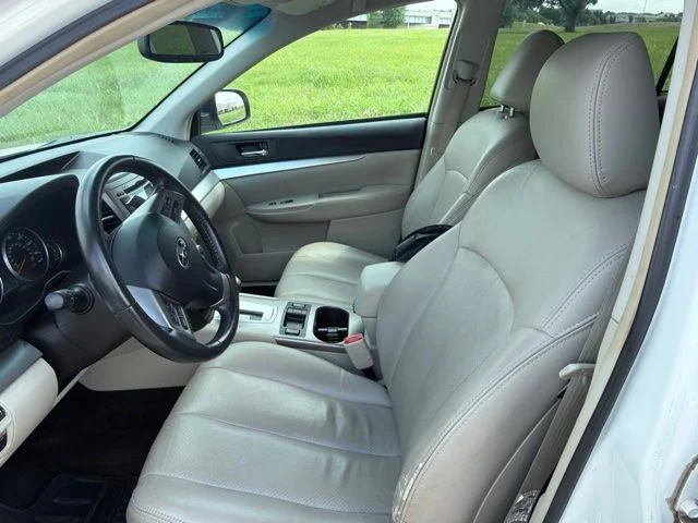 Used 2013 White Subaru 2.5i Premium image 11
