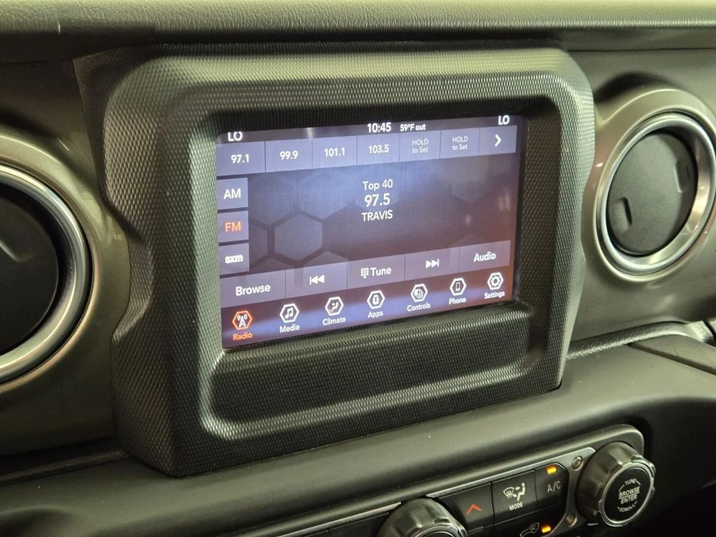 Used 2021 Silver Jeep Unlimited Sahara image 31