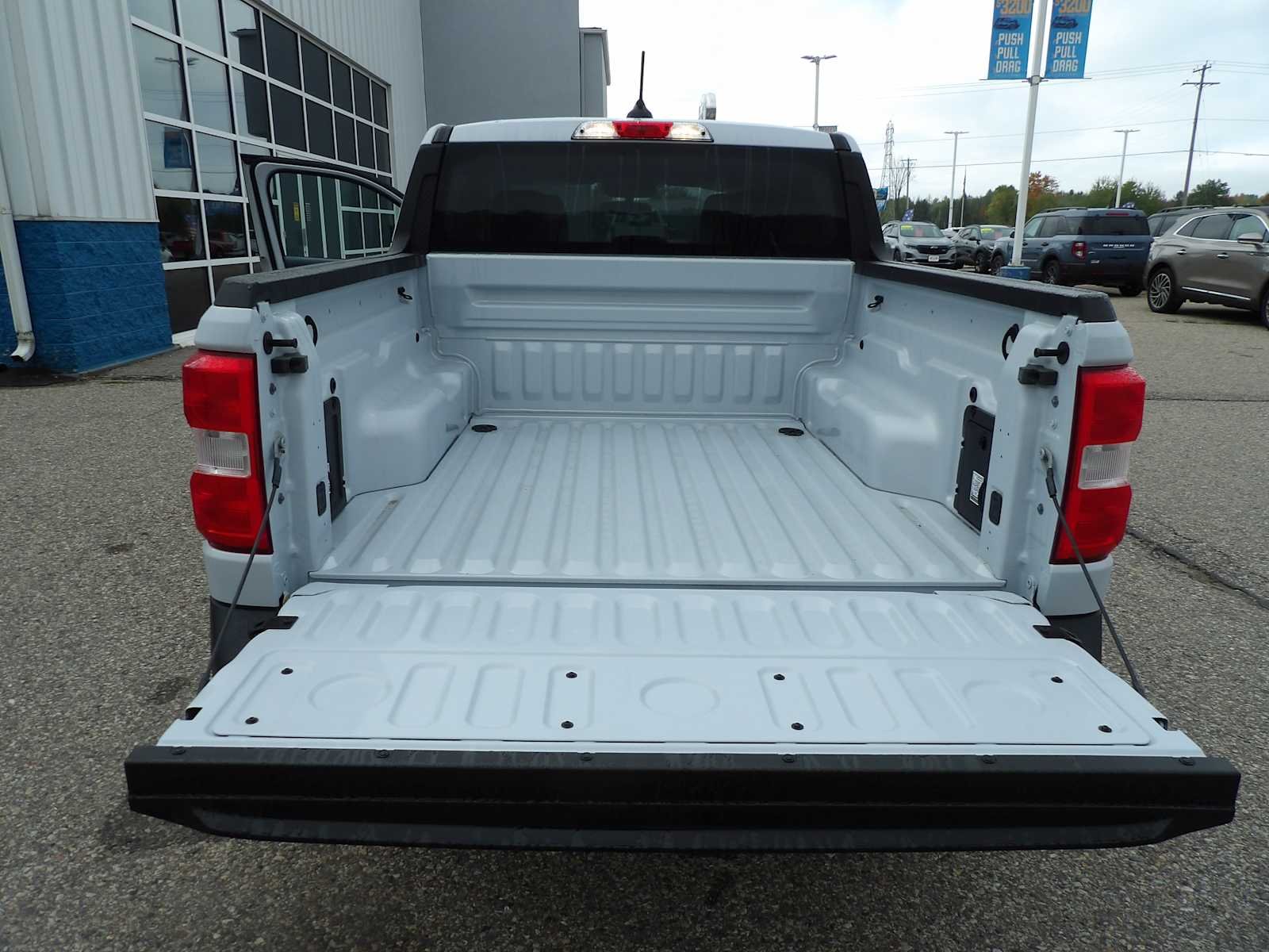 New 2026 Space White Metallic Ford XLT image 15
