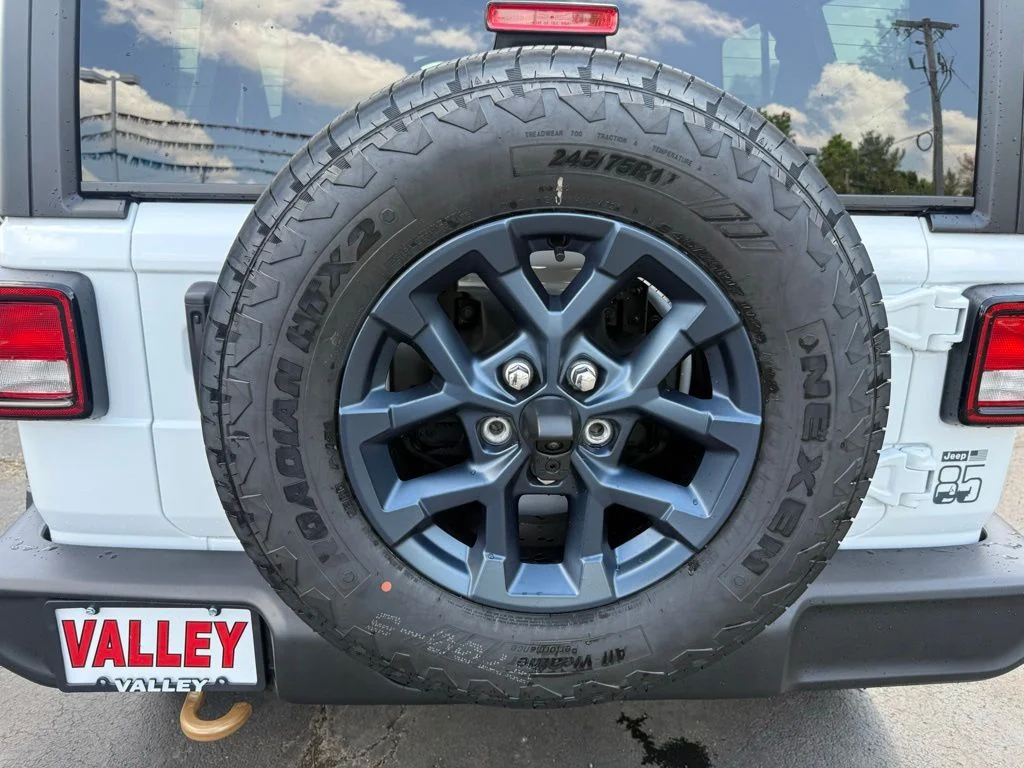 New 2026 Bright White Clear-Coat Exterior Paint Jeep 85th Anniversary Edition image 43