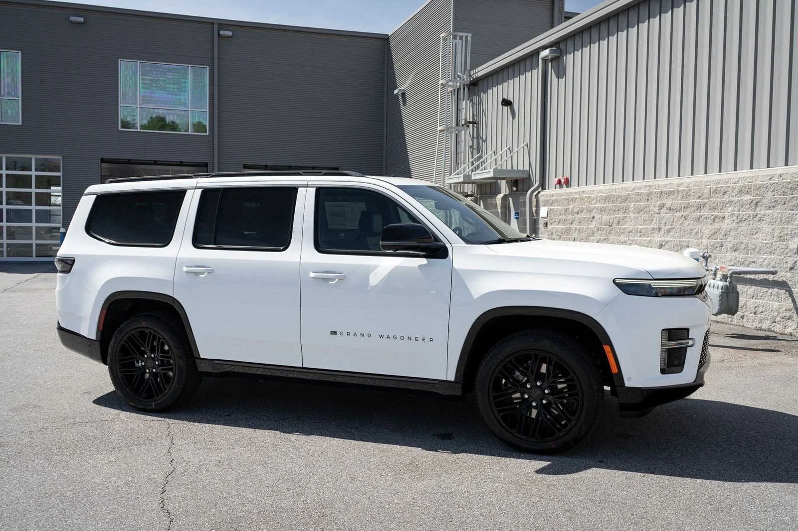 New 2026 Bright White Clear-Coat Exterior Paint Jeep Limited Reserve image 22