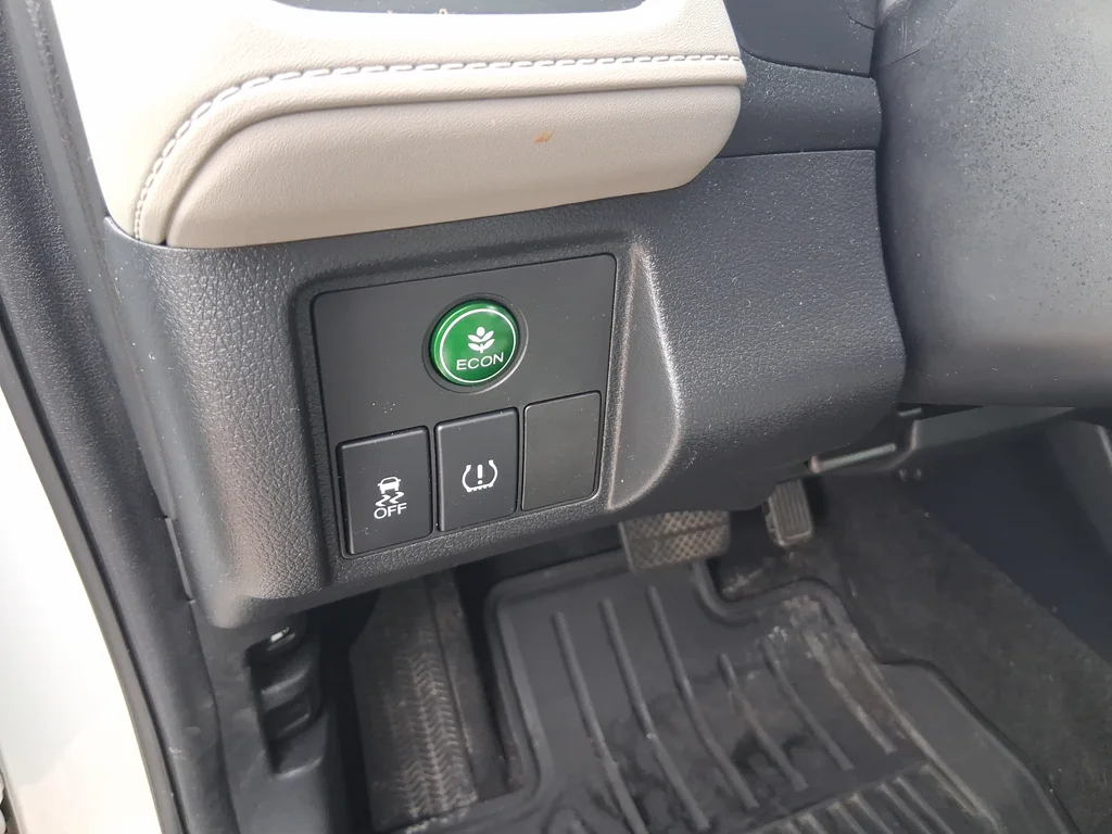 Used 2022 White Honda LX image 27