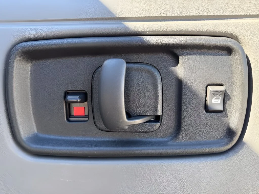 Used 2025 Summit White Chevrolet 1LT image 28