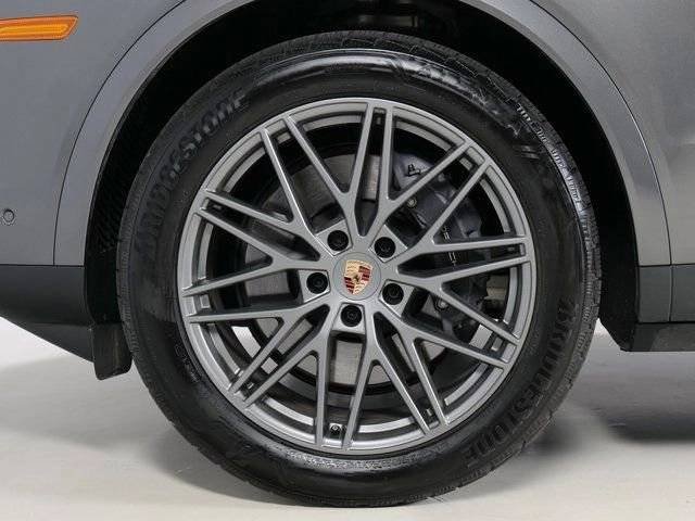 Certified Used 2026 Quartzite Grey Metallic Porsche  image 31