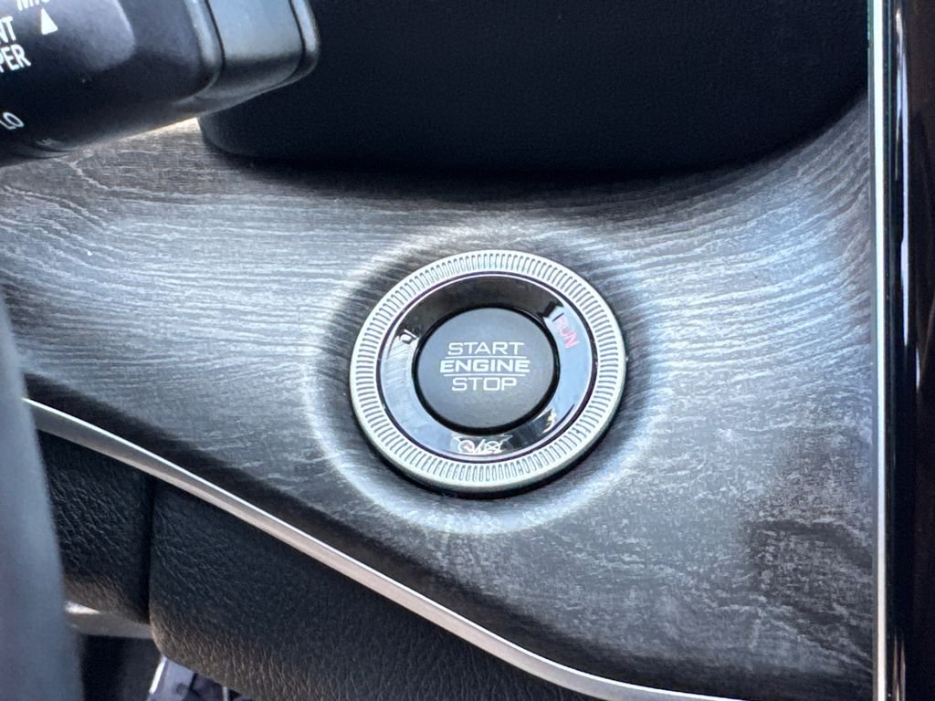 Used 2021 Silver Jeep Limited image 31