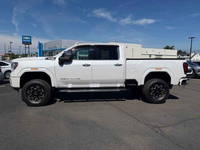 Used 2022 White Frost Tricoat GMC Denali image 4