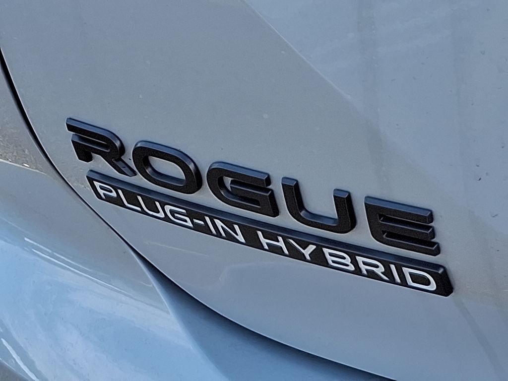 New 2026 White Nissan Platinum image 11