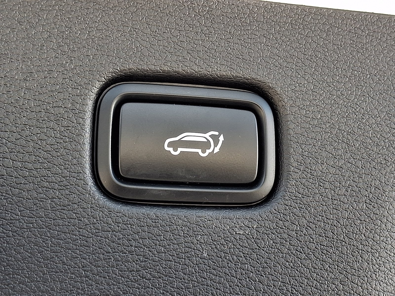 Used 2024 Glacial White Pearl - GWP Kia X-Line image 29