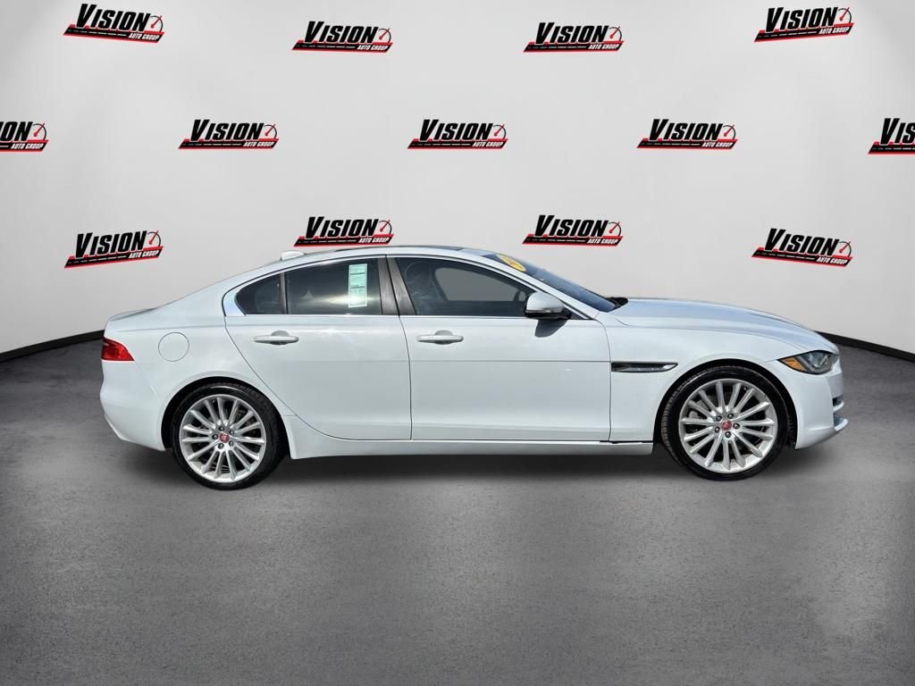 Used 2018  Jaguar 35t Portfolio Limited Edition image 4