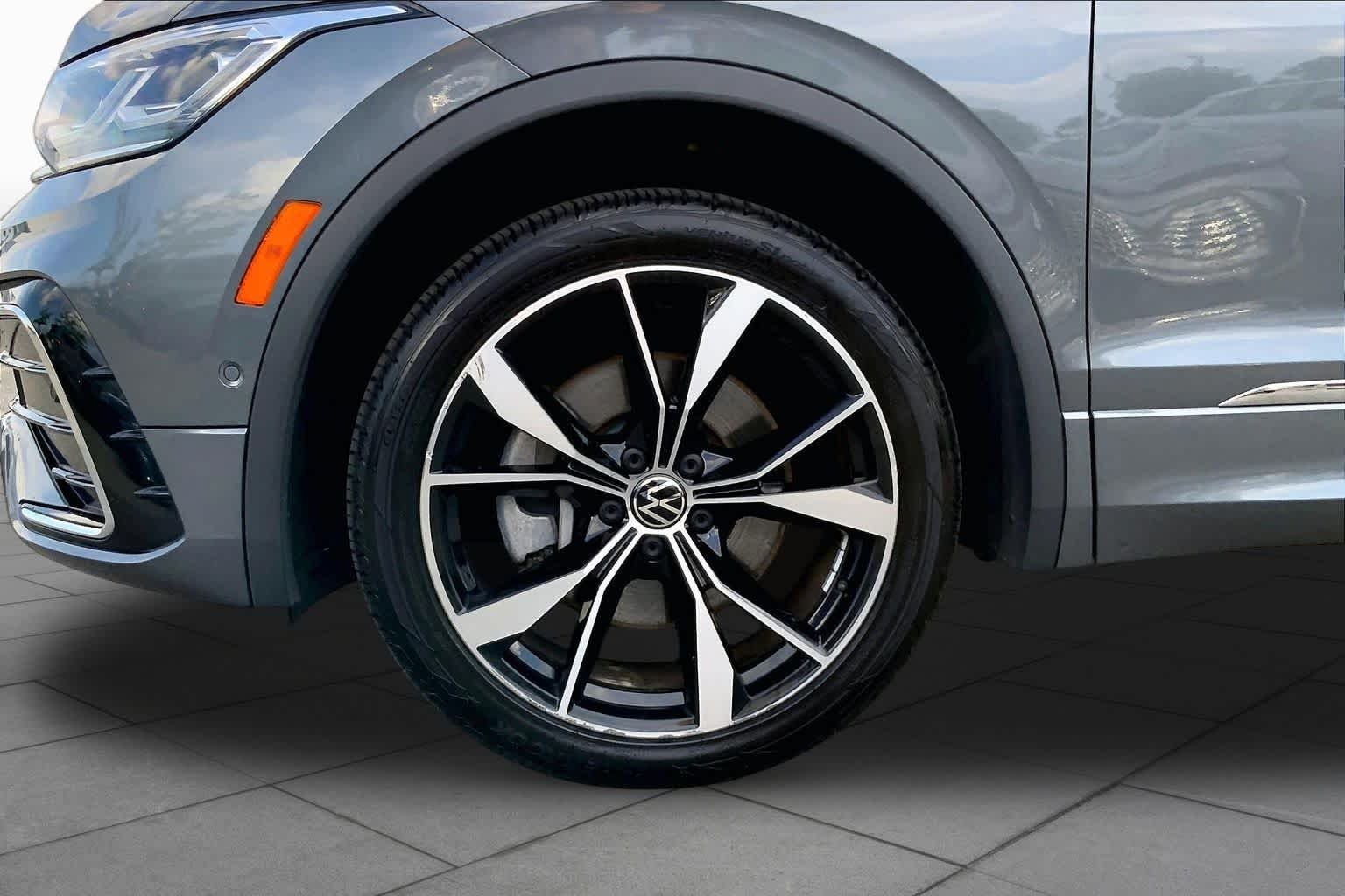 Used 2023 Platinum Gray Metallic Volkswagen SEL R-Line image 11