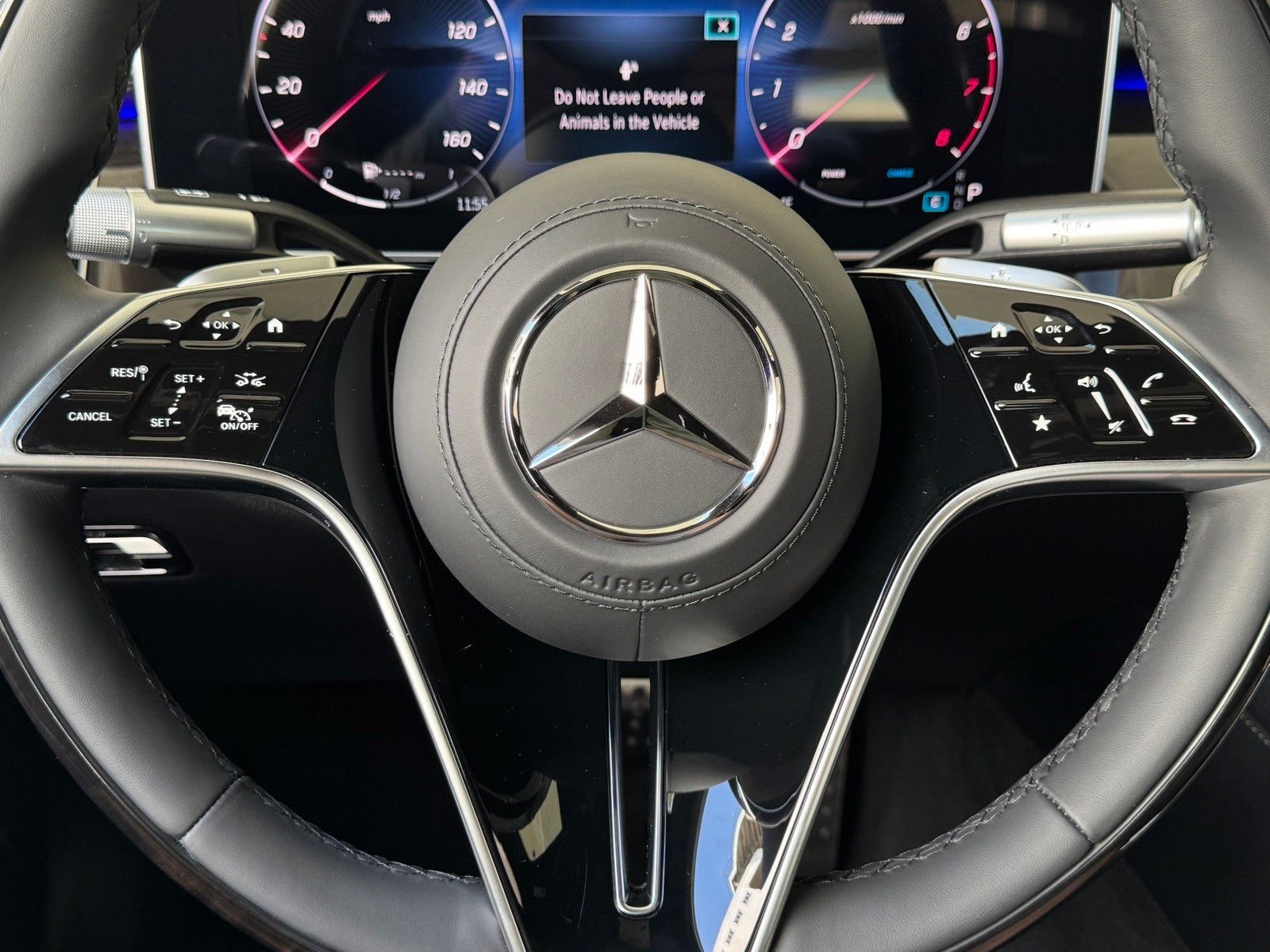 New 2026 MANUFAKTUR Moonlight White Metallic Mercedes-Benz S 580 image 12