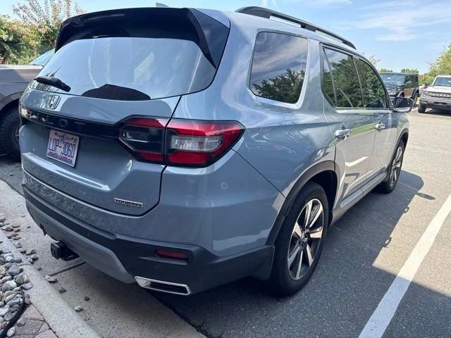 Used 2025 Gray Honda Touring image 4
