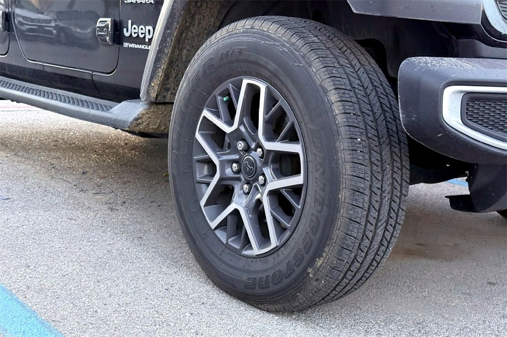 2024 Jeep Wrangler Sahara photo 4
