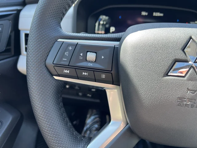 Used 2025 Black Mitsubishi SEL Platinum Edition image 14