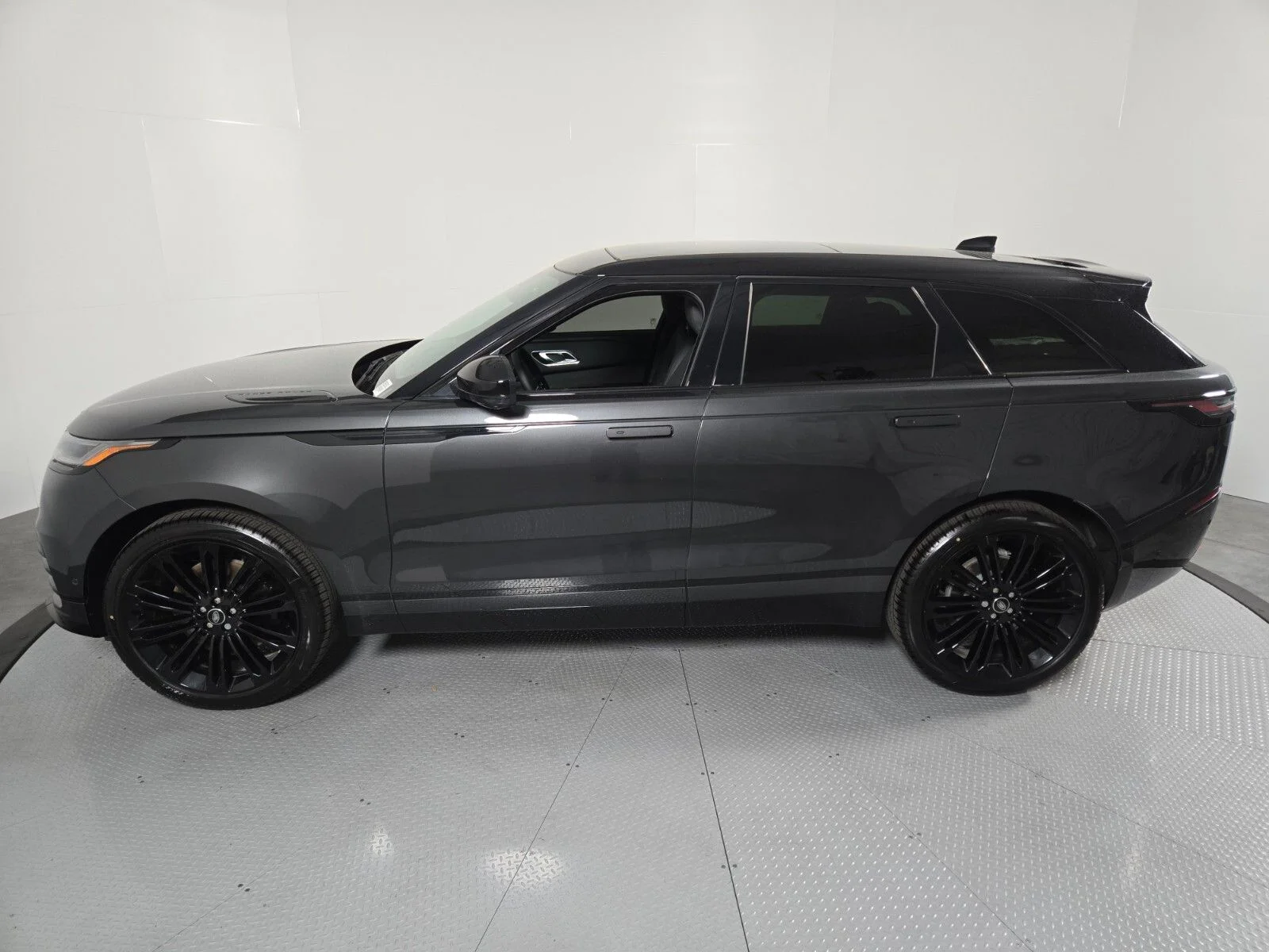 2026 Land Rover Range Rover Velar Dynamic SE - Photo 8