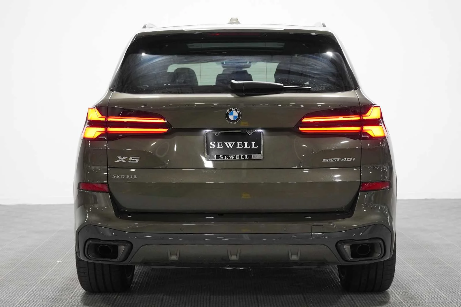 Certified Used 2026 Manhattan Green Metallic BMW sDrive40i image 5