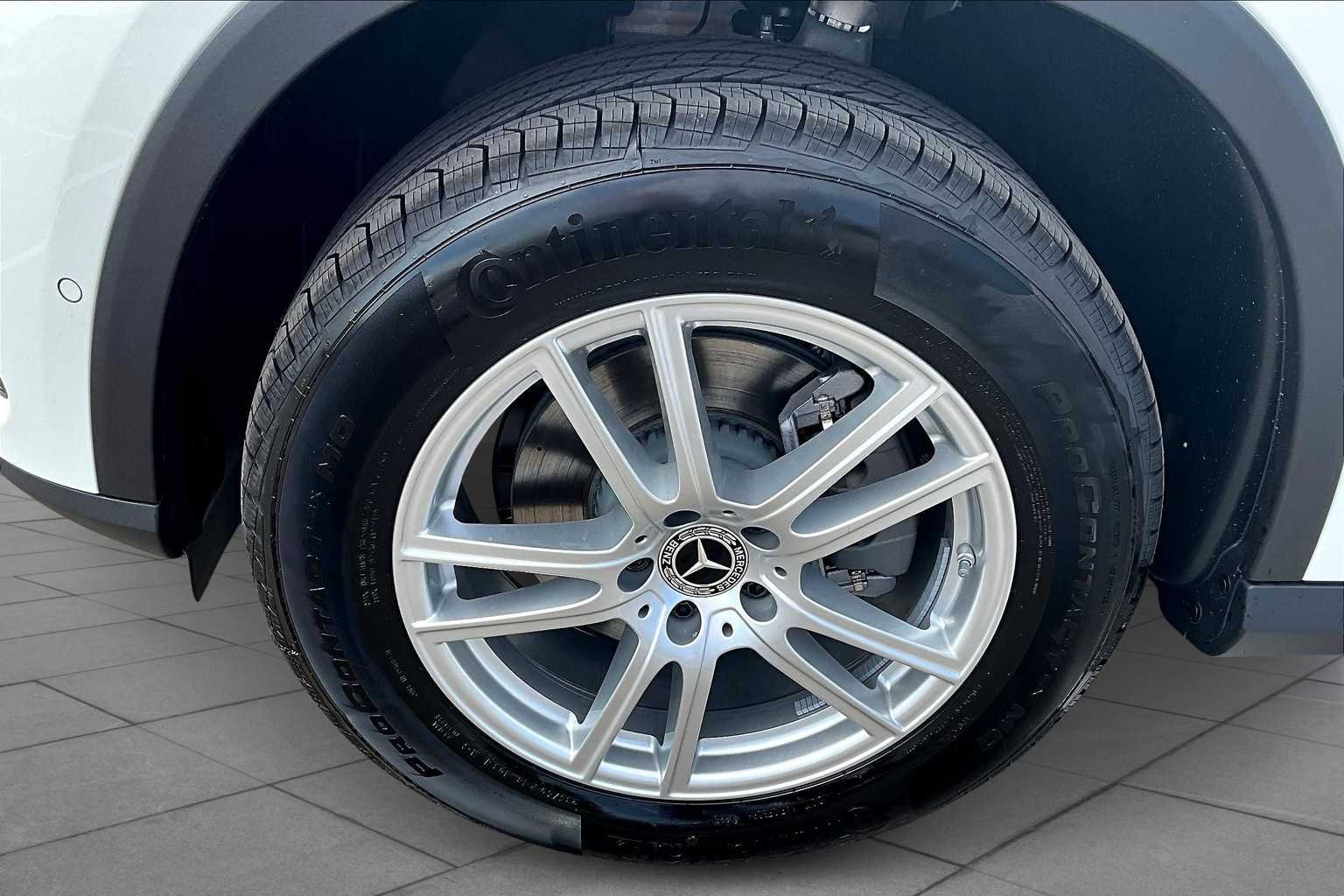 New 2026 Polar White Mercedes-Benz GLC 300 image 11