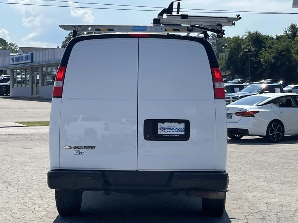 Used 2022 SUMMIT WHITE Chevrolet RWD 3500 Regular Wheelbase WT image 7