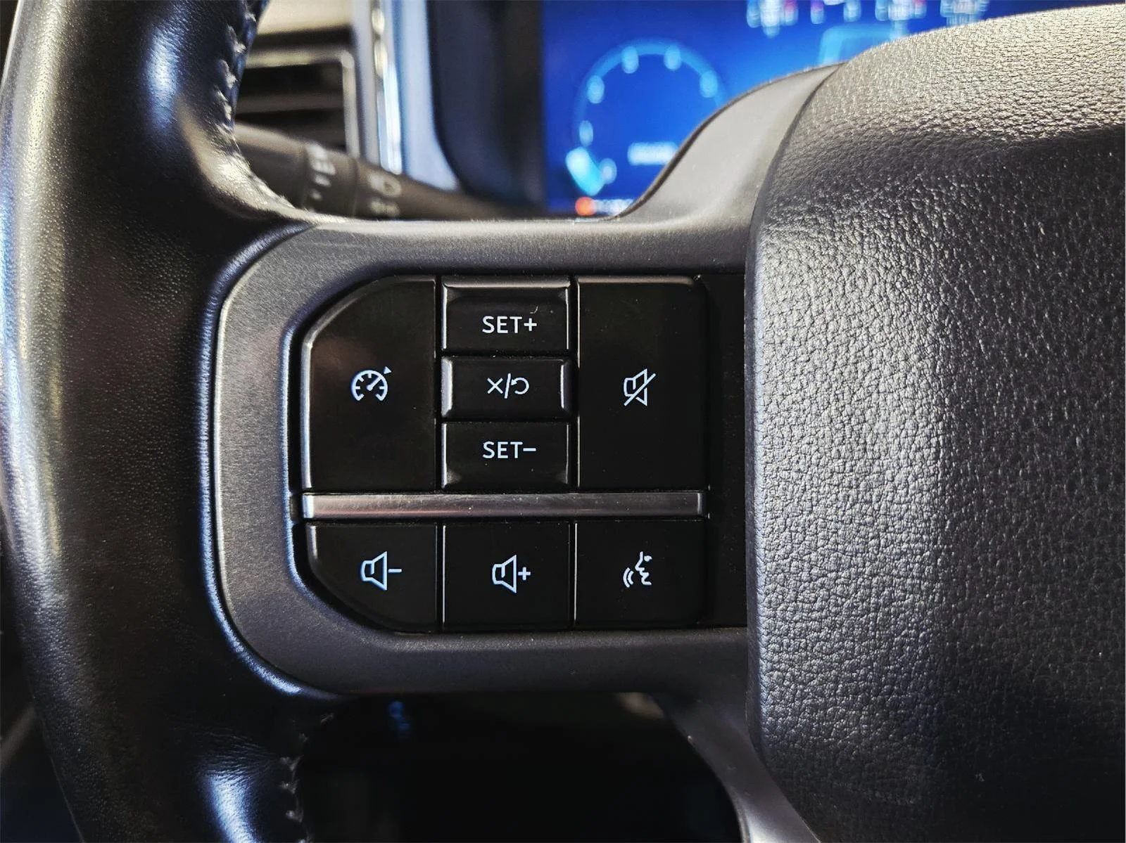 Used 2024 Iconic Silver Ford LARIAT image 29