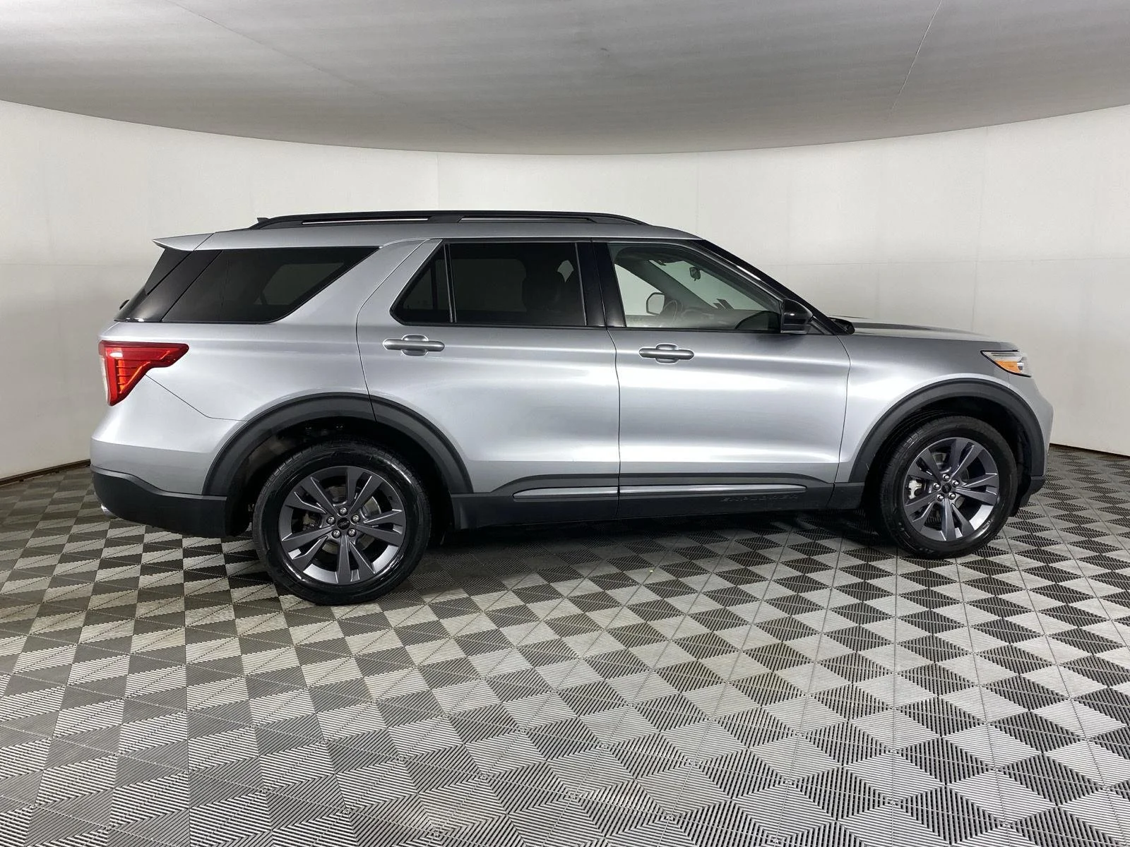 Used 2023 Iconic Silver Ford XLT image 11