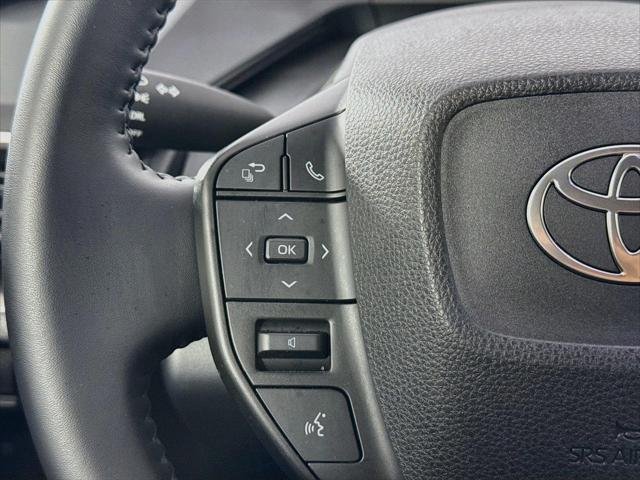 Certified Used 2025 WIND CHILL PEARL Toyota  image 16