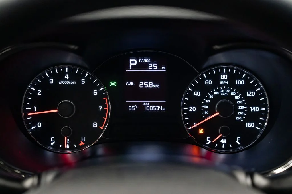 Used 2017 White Kia LX image 17