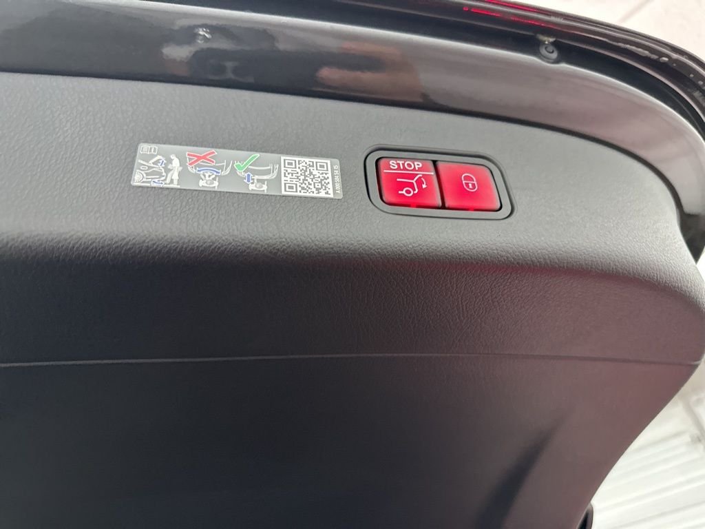 Used 2026 Gray Mercedes-Benz GLC 300 image 26