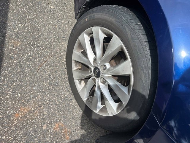 Used 2016 Blue Kia EX image 4