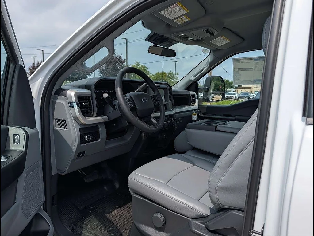 New 2026 Oxford White Ford F-550® XL image 4