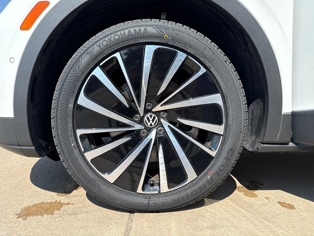 Certified Used 2024 Pure White Volkswagen Pro image 28