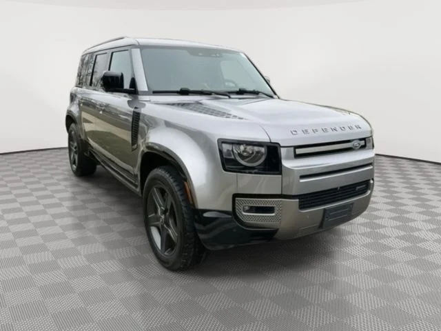 Used 2022 Gray Land Rover X-Dynamic SE image 4
