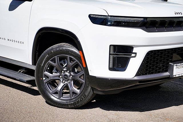 New 2026 Bright White Clear-Coat Exterior Paint Jeep Limited Altitude image 4