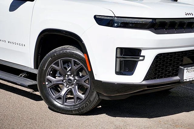 New 2026 Bright White Clear-Coat Exterior Paint Jeep Limited Altitude image 4