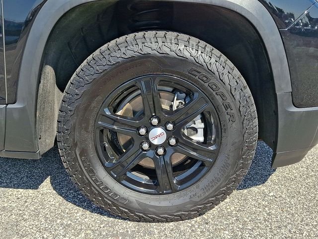 Used 2023 Ebony Twilight Metallic GMC AT4 image 8