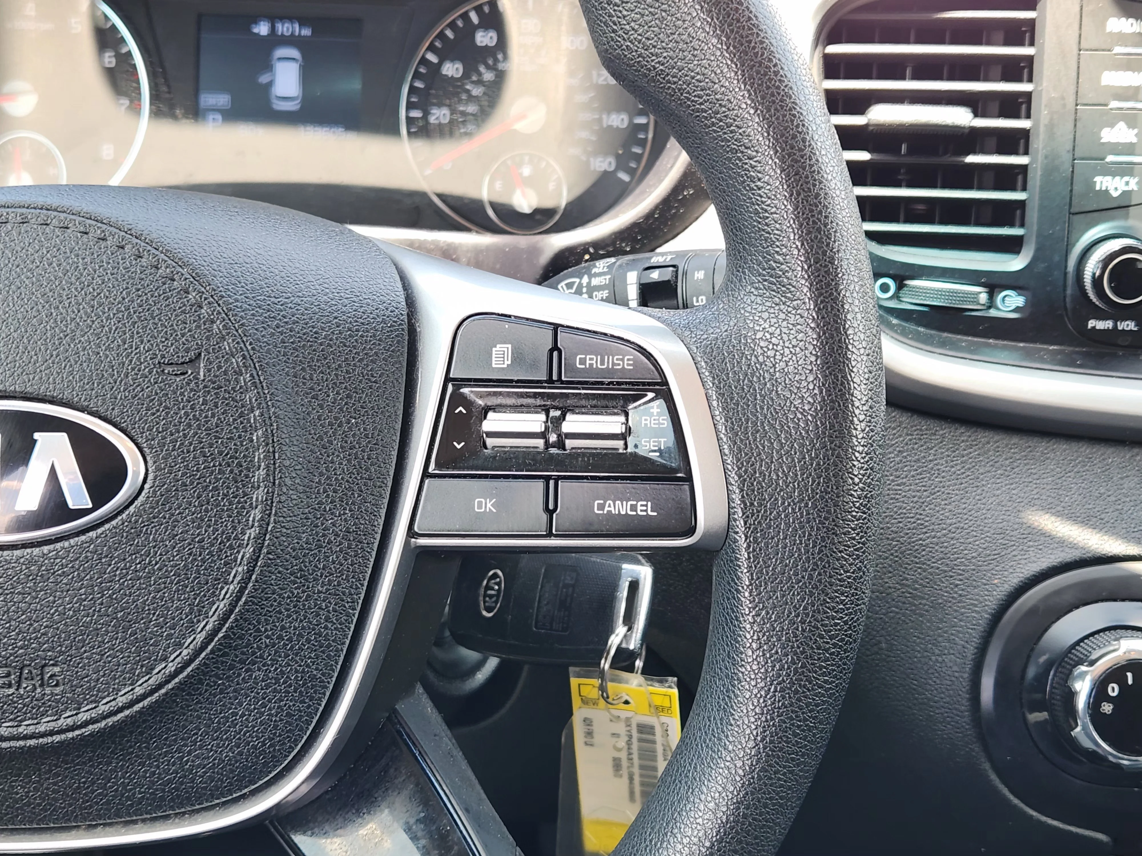 Used 2020 Everlasting Silver Kia L image 28