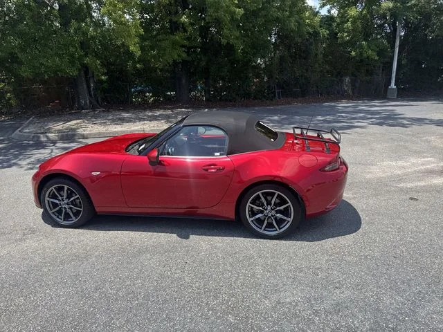 Used 2016 Red Mazda Grand Touring image 8