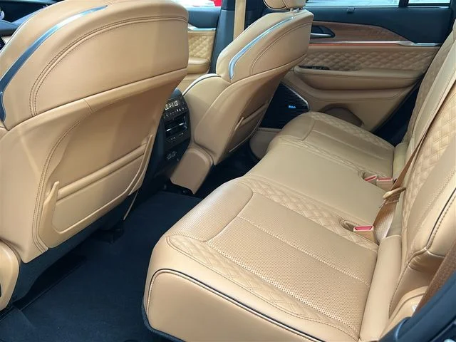 Used 2023 Black Jeep Summit Reserve image 12