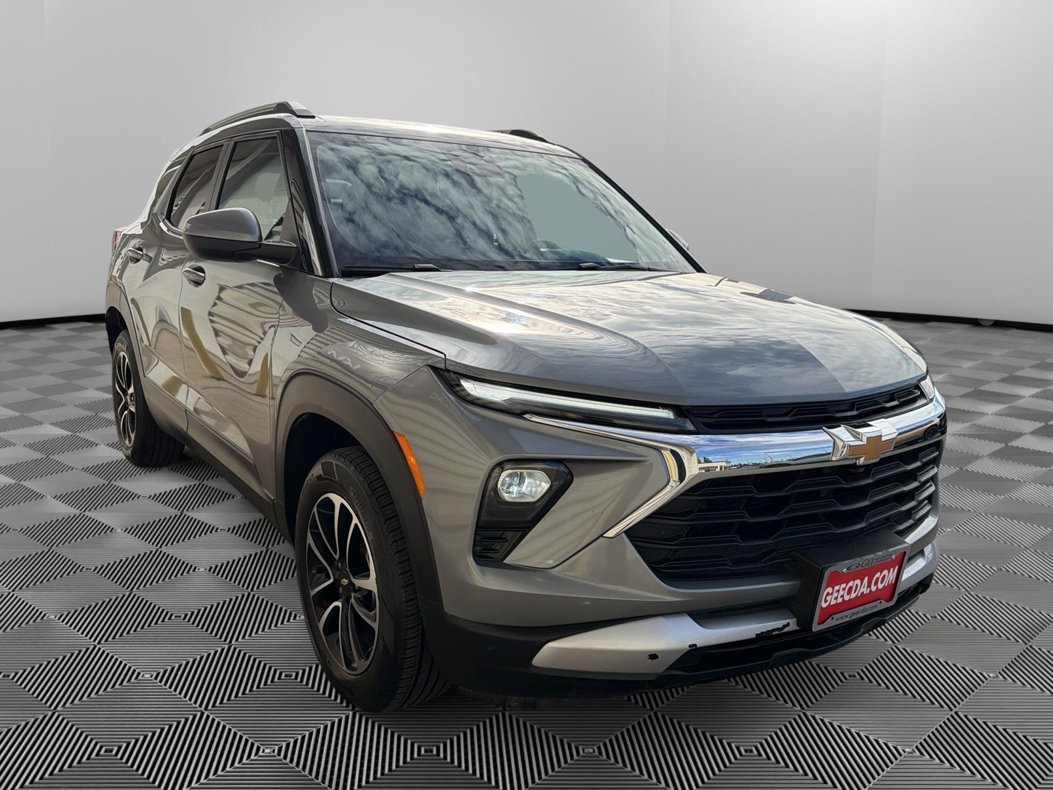 Used 2025 Sterling Gray Metallic Chevrolet LT image 3