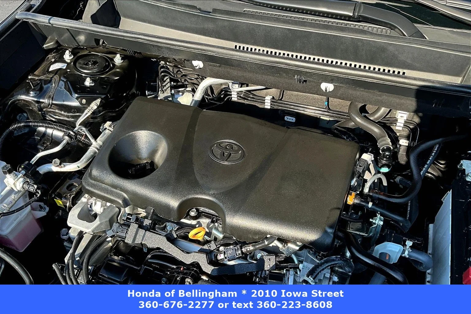 Used 2025 Midnight Black Metallic Toyota LE image 28