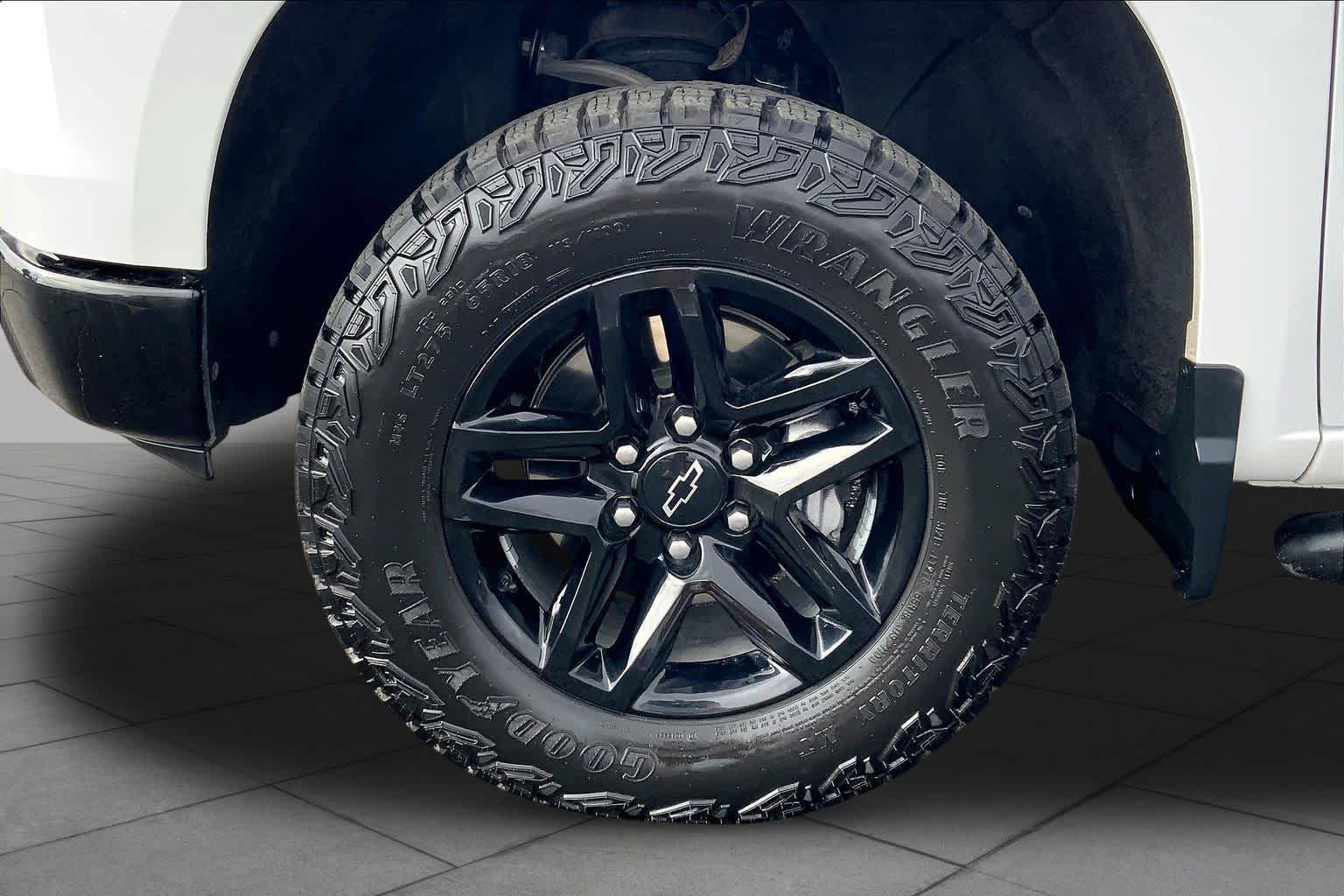 Used 2024 Summit White Chevrolet LT Trail Boss image 11