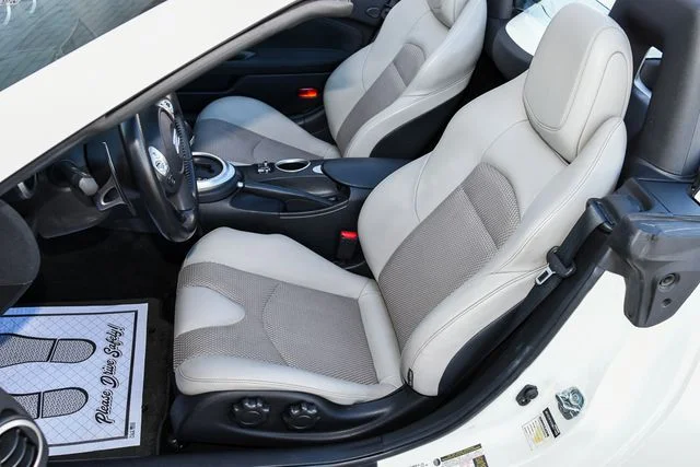 Used 2014 White Nissan Touring image 23