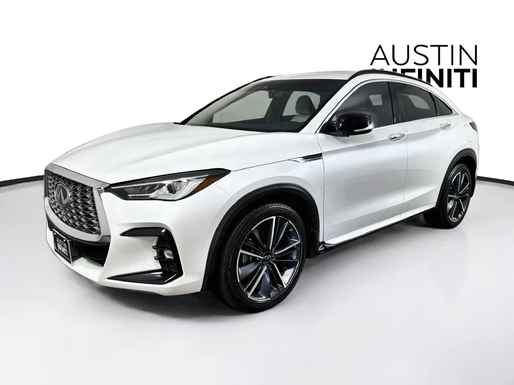 Certified Used 2025 White INFINITI LUXE image 5