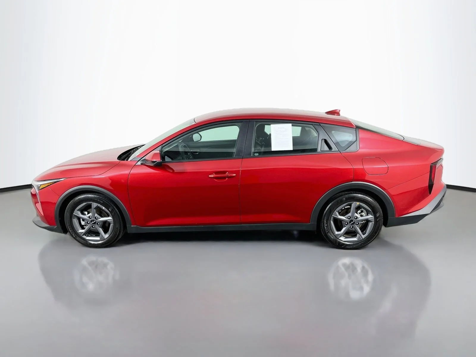 Used 2025 Red Kia LXS image 4