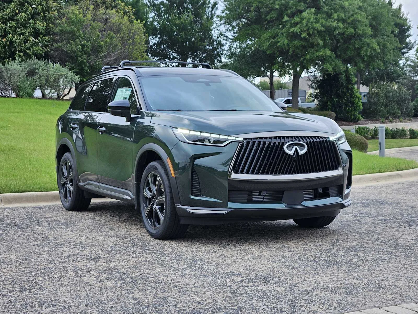 New 2026 2T DEEP EMRLD INFINITI Autograph AWD image 2
